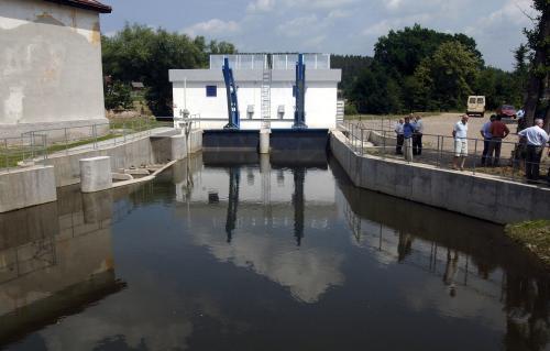Malá vodní elektrárna společnosti ČEZ na řece Berounce byla 14. června slavnostně otevřena v Bukovci u Plzně. Nejmodernější zařízení svého druhu v Česku o výkonu 630 kilowattů začalo dodávat elektřinu v lednu a pokryje spotřebu 600 domácností. - ilustrační foto