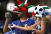 Italští fanoušci před utkáním fotbalového mistrovství světa mezi týmy České republiky a Itálie, které se hrálo 22. června v Hamburku.