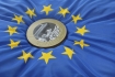 Dotace EU, peníze, mince, euro, vlajka - ilustrační foto.