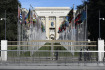 Ilustrační foto - Sídlo OSN v Ženevě, vlajky zemí OSN - ilustrační foto