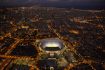Ilustrační foto - Pohled na noční Barcelonu, uprostřed fotbalový stadion Camp Nou.