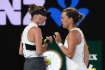 Tenisový grandslamový turnaj Australian Open, semifinále čtyřhry, 23. ledna 2019 v Melbourne. Český pár Markéta Vondroušová (vlevo) a Barbora Strýcová (vpravo) v utkání proti australsko-čínské dvojici Samantha Stosurová, Čang Šuaj.