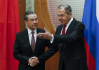 Ilustrační foto - Ruský ministr zahraničí Sergej Lavrov (vpravo) a jeho čínský protějšek Wang I.  