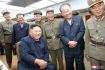 Ilustrační foto - Severokorejský vůdce Kim Čong-un na snímku poskytnutém KLDR přihlíží 10. srpna 2019 testu raket krátkého doletu.