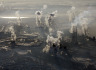 Ilustrační foto - Letecký pohled na kouřící komíny ocelárny. Ilustrační foto. 