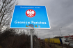 Cedule na hraničním přechodu Náchod-Kudowa Zdrój, kde 27. února 2021 příslušníci polské pohraniční stráže začali kontrolovat auta směřující do Polska.