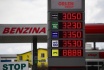 Ilustrační foto - Na snímku z 8. dubna 2021 je panel s cenami pohonných hmot u čerpací stanice společnosti Benzina v Praze.