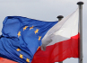 Vlajky Evropské unie a Polska - ilustrační foto.