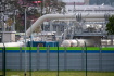 Ilustrační foto - Pohled na přijímací stanici plynovodu Nord Stream 2 vedoucí přes Baltské moře. Původně měl být plynovod pro zemní plyn z Ruska uveden do provozu na konci roku 2019. V souladu se směrnicí EU o plynu stále probíhá certifikační proces u německé Spolkové agentury pro sítě, jehož cílem je uznání společnosti Nord Stream 2 AG jako nezávislého provozovatele přepravní soustavy. Za společností Nord Stream 2 AG stojí ruský plynárenský monopol Gazprom. 
