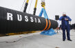 Ruský dělník na stavbě plynovodu Nord Stream 2.