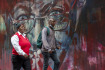 Lidé v Kapském Městě procházejí kolem podobizny emeritního arcibiskupa Desmonda Tutua. (snímek z 1. ledna 2022)