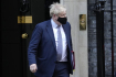 Ilustrační foto - Boris Johnson před sídlem britských premiérů na londýnské Downing Street, 12. ledna 2022.