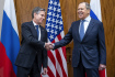 Zleva americký ministr zahraničí Antony Blinken a jeho ruský protějšek Sergej Lavrov. 