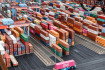 Ilustrační foto - Kontejnery v přístavu v německém Hamburku na snímku z 6. května 2019.
