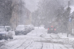 Dopravu na Vysočině komplikovalo 2. února 2022 silné sněžení, které místy ve spojení s větrem vytvářelo tzv. bílou tmu. Na snímku je jedna z vedlejších ulic v Třešti na Jihlavsku.