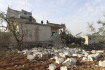 Ilustrační foto - Dům v syrském městě Atma zničený při akci amerických speciálních jednotek, 3. února 2022.