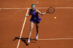 Petra Kvitová z České republiky vrací míč během zápasu proti Švýcarce Jil Teichmann na tenisovém turnaji Mutua Madrid Open v Madridu, pátek 29. dubna 2022.