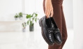 I černé boty na podpatku mohou rozzářit každý outfit. Stačí najít zajímavé kousky.
