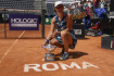 Tenisová jednička Iga Šwiateková porazila ve finále antukového turnaje v Římě Ons Džabúrovou dvakrát 6:2, v italském hlavním městě obhájila loňský triumf a připsala si 28. výhru za sebou. 