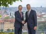 Předseda české vlády Petr Fiala (vlevo)  a rakouský kancléř Karl Nehammer se setkali 17. května 2022 v Kramářově vile, Praha.
