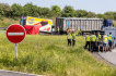 Tragická nehoda na 45. kilometru dálnice D8 směrem na Prahu, 19. května 2022. Na místě se střetla dodávka s kamionem, dva lidé nehodu nepřežili.