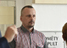 Obžalovaný polský řidič nákladního vozu Adrian Pawel Wróbel u Okresního soudu v Uherském Hradišti, 23. května 2022. Muži hrozí za usmrcení dvou lidí z nedbalosti jeden rok až šest let vězení. 