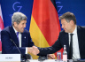 Německý ministr hospodářství Robert Habeck (vpravo) a americký zmocněnec pro otázky změn klimatu  na jednání zemí G7 v Berlíně 27. května 2022.