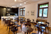 Otevření kavárny ve vile Stiassni, která je zároveň poctou architektu Ernstu Wiesnerovi. Právě Wiesner funkcionalistickou vilu, později využívanou pro vládní účely, navrhnul. 10. června 2022, Brno.