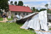 Bouřka poškodila 13. června 2022 v Lanžhotě na Břeclavsku několik ulic. Podle meteorologů je možné, že se tam prohnalo malé tornádo. Lidé natočili větrný vír. Snímek ze 14. června 2022.