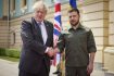 Návštěva Borise Johnsona na Ukrajině. Vlevo britský premiér a vpravo Volodymyr Zelenskyj v Kyjevě 17. června 2022.