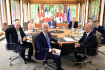 Summit skupiny G7 na německém zámku Elmau  26. června 2022. Vpředu (zleva) britský premiér Boris Johnson, americký prezident Joe Biden a německý kancléř Olaf Scholz.