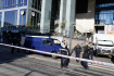 Policejní vyšetřovatelé zasahují 4. července v nákupním centru v Kodani, kde předchozí den dánský občan zastřelil tři lidi.