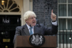 Končící britský premiér Boris Johnson během projevu před číslem 10 v londýnské Downing Street, 6. září 2022. 