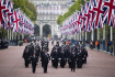 Policisté v centru Londýna dohlížející na průběh pohřbu britské královny Alžběty II., 19. září 2022.