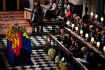 Smuteční obřad v kapli svatého Jiří. Na snímku členové královské rodiny v hradu Windsor v Londýně 19. září.