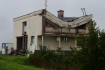 V Oseku nad Bečvou na Přerovsku se 20. září 2022 před polednem propadla střecha rodinného domu a zavalila jednu osobu. 
