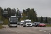 Auta přijíždějící z Ruska čekají ve frontách na hraničním přechodu Vaalimaa mezi Finskem a Ruskem ve Virolahti na východě Finska 28. září 2022.