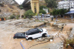 Záplavy na Krétě. Na snímku vozidla ve vesnici Palaiokastro 15. října 2022.