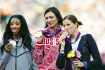 Ruska Natalja Anťuchová přišla kvůli dopingu o zlato v běhu na 400 m překážek z letních olympijských her v Londýně 2012. Zuzana Hejnová se dodatečně posune na druhé místo. Na snímku z tehdejšího medailového ceremoniálu 9. srpna 2012 jsou zleva Američanka Leshinda Demusová se stříbrnou medailí, Natalja Anťuchová se zlatem a Zuzana Hejnová s bronzovou medailí.