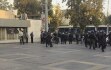 Ilustrační foto - Jednotky policie zasahují proti demonstrantům před univerzitou v Teherránu, 27. října 2022. 