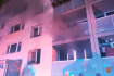 Čtyři lidé se zranili při požáru bytu ve Frýdku-Místku, 30. října 2022. Evakuováno bylo 25 lidí.