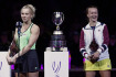 Tenisový turnaj mistryň. Na snímku zleva Kateřina Siniaková a Barbora Krejčíková po prohraném finále v Texasu 7. listopadu 2022.