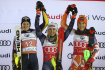 Stupně vítězú po úvodním slalomu sezony Světového poháru ve finském Levi, 19. listopadu 2022. Zleva druhá Anna Swennová Larssonová ze Švédska, uprostřed vítězka  Mikaela Shiffrinová z USA a třetí Petra Vlhová ze Slovenska.