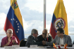 Rozhovory s ELN. Na snímku druhý zleva Pablo Beltráno (ELN) a Ivan Danilo Rueda (vpravo) v Caracasu 21. listopadu 2022.