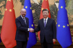 Předseda Evropské rady Charles Michel a prezident Čínské lidové republiky Si Ťin-pching v Pekingu 1. prosince 2022.