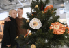 Dílny nazvané Baťovské Vánoce v Muzeu jihovýchodní Moravy, 10. prosince 2022, Zlín. Vánoční zdobení stromečku z 30. a 40. let minulého století.