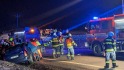 Provoz na silnici I/3 u příjezdu do Českých Budějovic od Českého Krumlova komplikuje nehoda, 15. prosince 2022. U obce Planá se srazilo několik vozů a autobus.