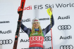 Americká lyžařka Mikaela Shiffrinová po vítězství ve slalomu SP v rakouském Semmeringu, 29. prosince 2022.