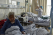 Ilustrační foto - Pacienti s koronavirem v čínské nemocnici. Ilustrační foto. 