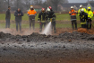 Zaměstnanci na místě poškozeného potrubí poblíž vesnice Valakeliai na severu Litvy 14. ledna 2023. Silný páteční výbuch plynovodu byl s největší pravděpodobností způsoben technickou závadou.